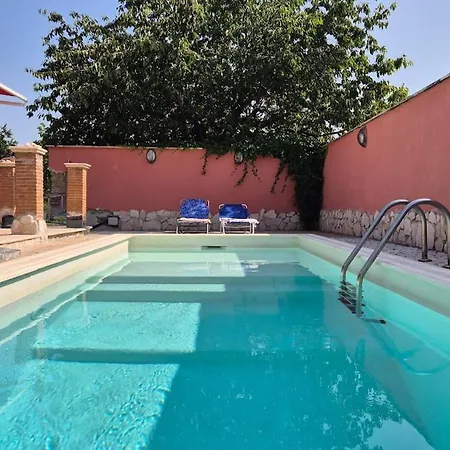 In Rome With A Pool * Colonna